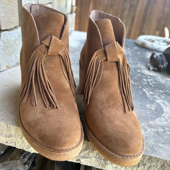 UGG Corin Chestnut leather suede ankle Boots with Fringe & back zip Sz-8. N - Picture 2 of 12